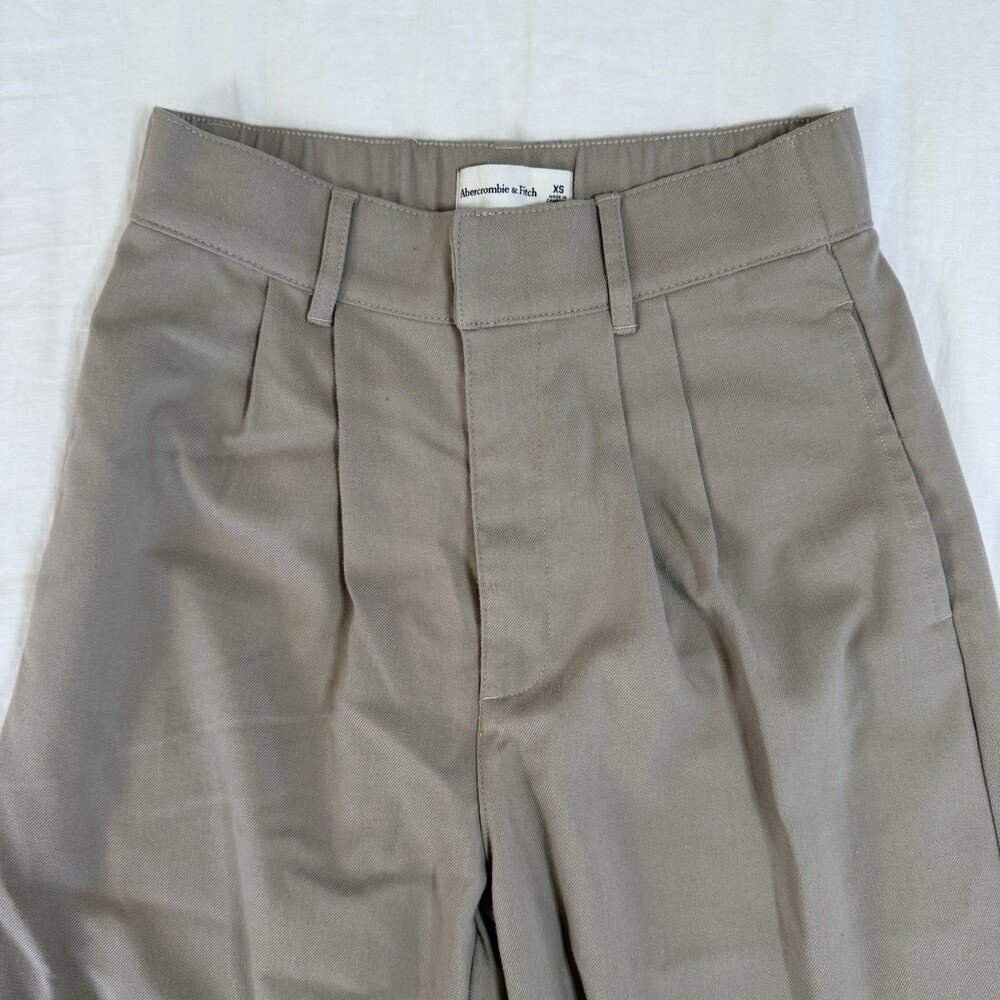 Abercrombie Pleated Wide‑Leg Stretch Waist Pants – Khaki – XS - Picture 2 of 9